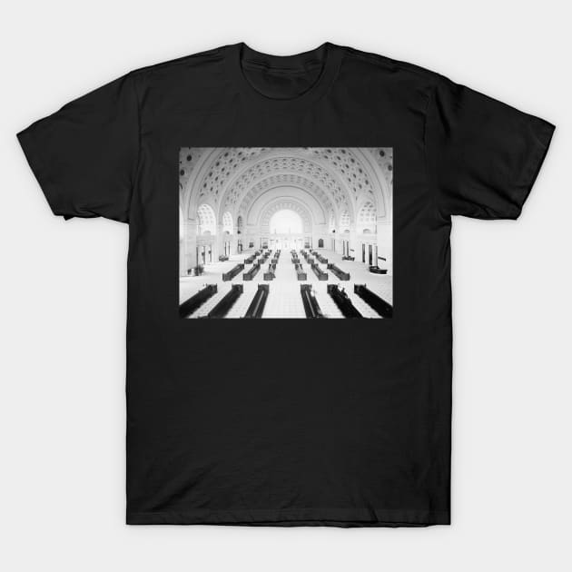 Union Station Grand Lobby, 1910. Vintage Photo T-Shirt by historyphoto